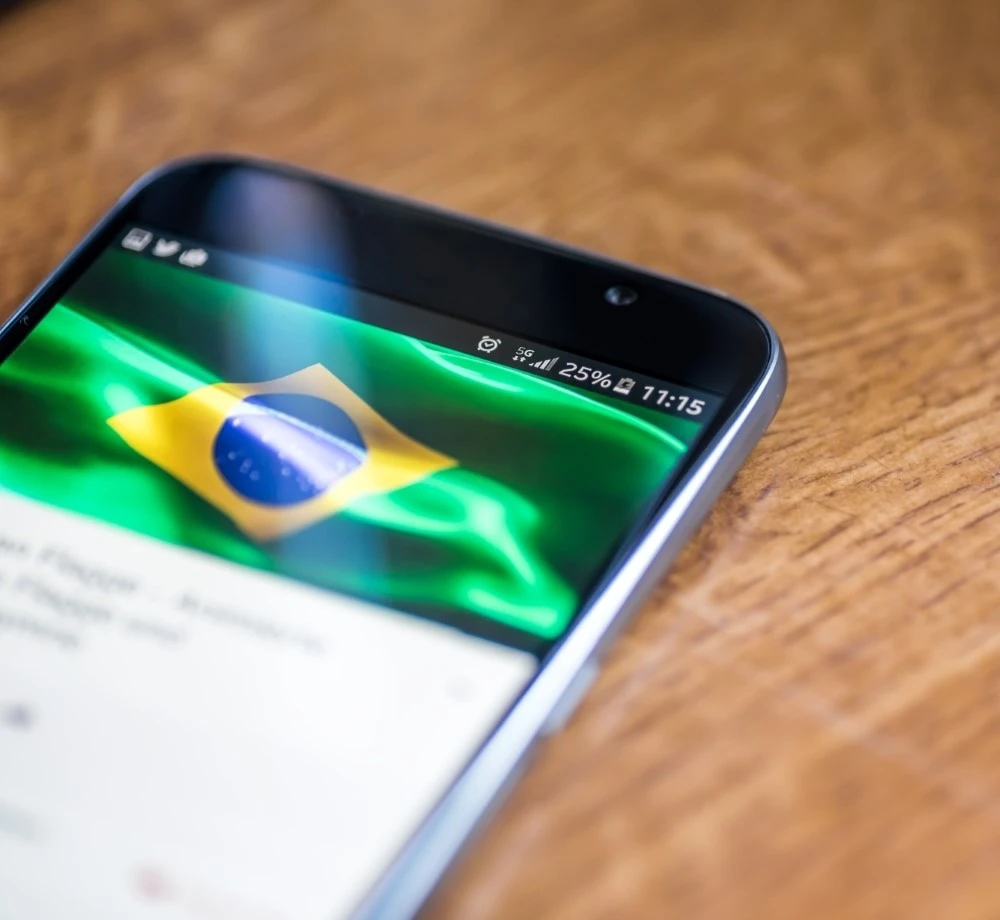 celular com bandeira do brasil